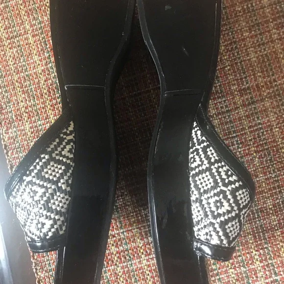 Corello Slip-On Sandals - Picture 8 of 8